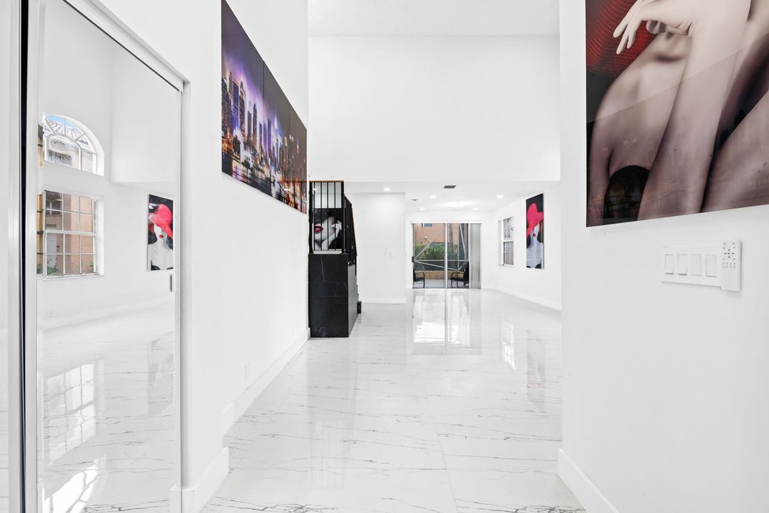 En Venta: $725,000 (4 camas, 2 baños, 2919 Pies cuadrados)