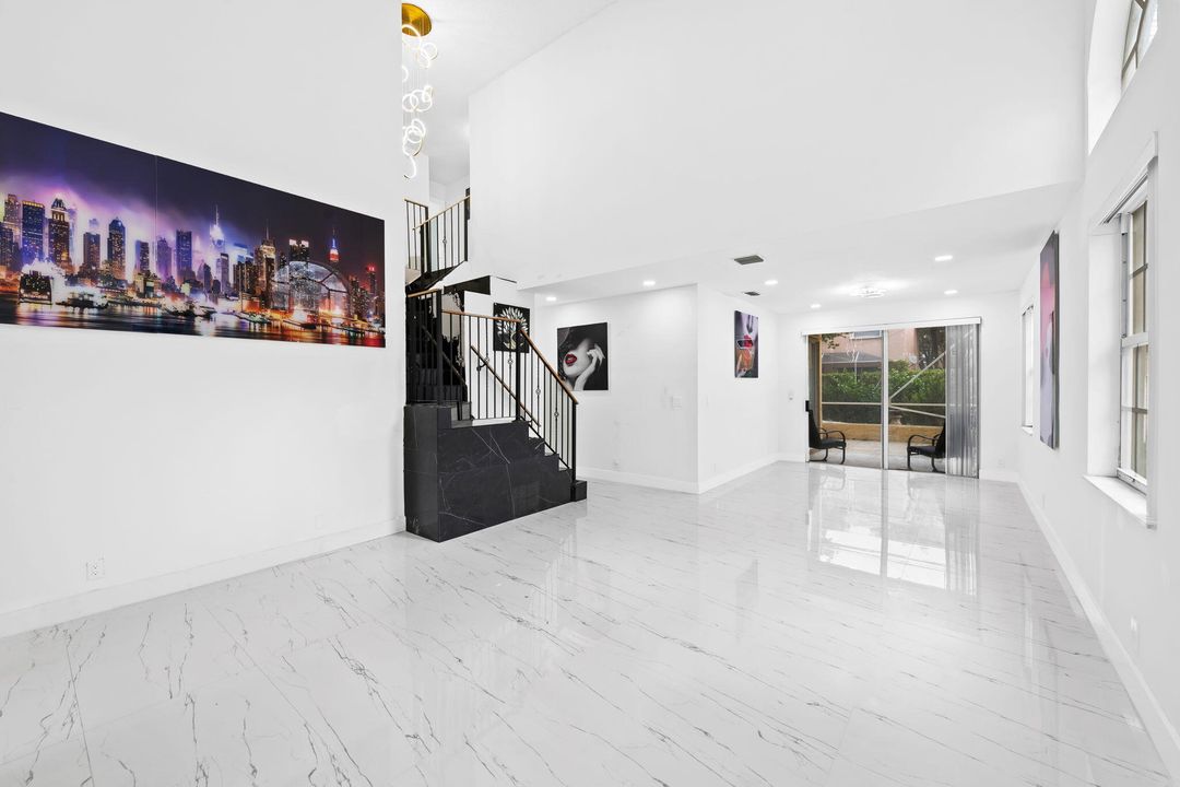 En Venta: $725,000 (4 camas, 2 baños, 2919 Pies cuadrados)