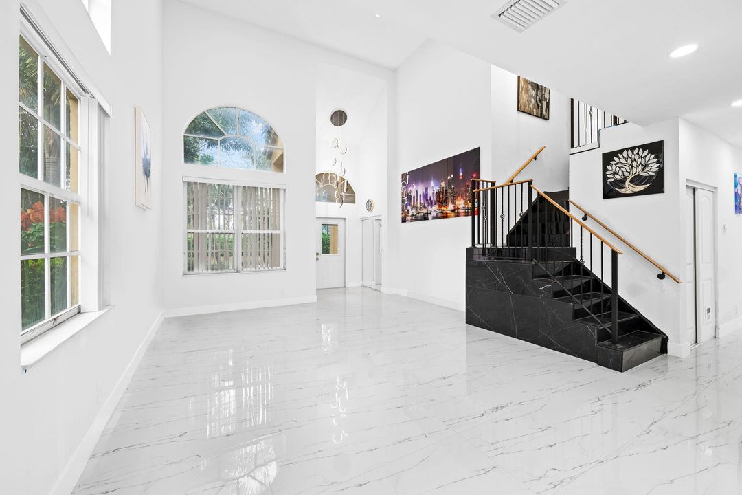 En Venta: $725,000 (4 camas, 2 baños, 2919 Pies cuadrados)