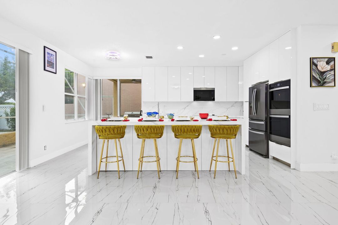 En Venta: $725,000 (4 camas, 2 baños, 2919 Pies cuadrados)