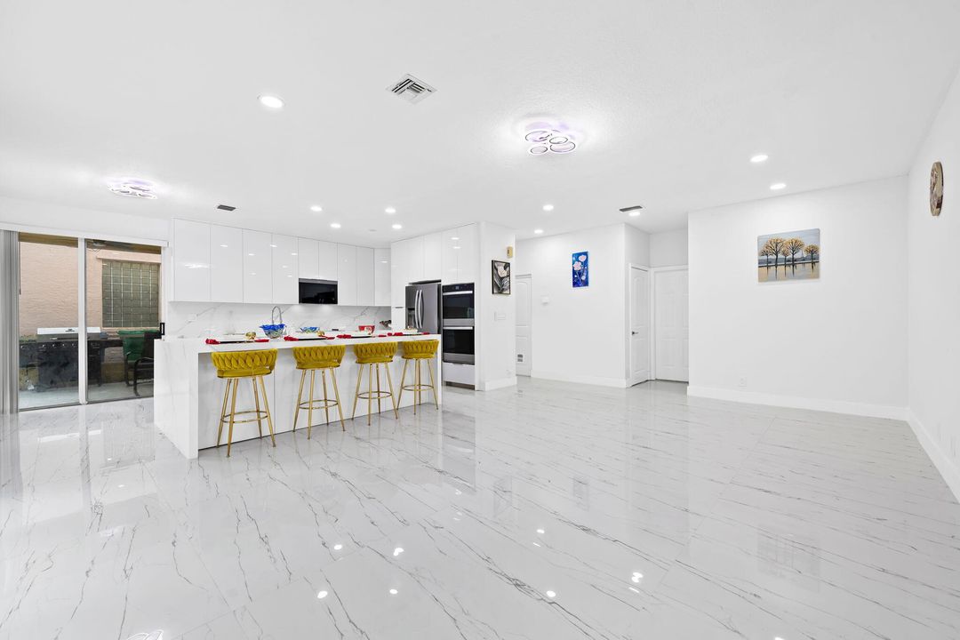 En Venta: $725,000 (4 camas, 2 baños, 2919 Pies cuadrados)