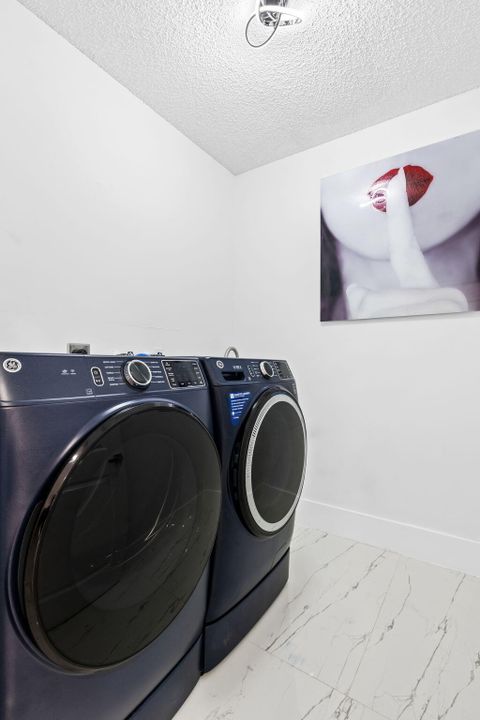 En Venta: $725,000 (4 camas, 2 baños, 2919 Pies cuadrados)