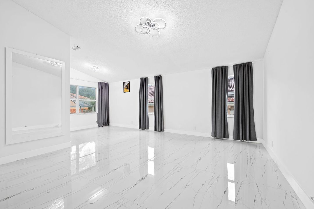 En Venta: $725,000 (4 camas, 2 baños, 2919 Pies cuadrados)