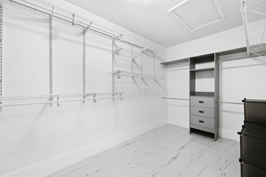 En Venta: $725,000 (4 camas, 2 baños, 2919 Pies cuadrados)