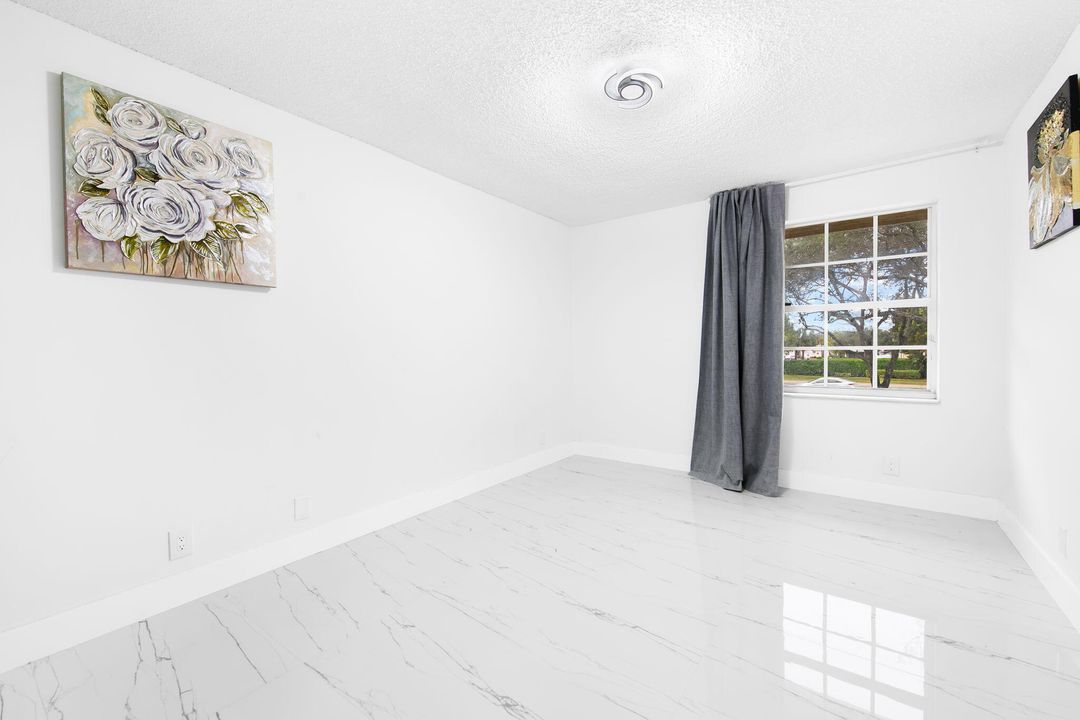 En Venta: $725,000 (4 camas, 2 baños, 2919 Pies cuadrados)