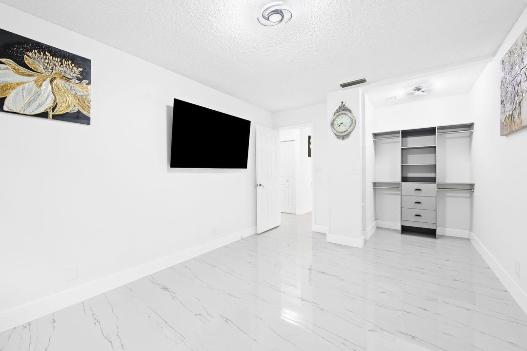 En Venta: $725,000 (4 camas, 2 baños, 2919 Pies cuadrados)