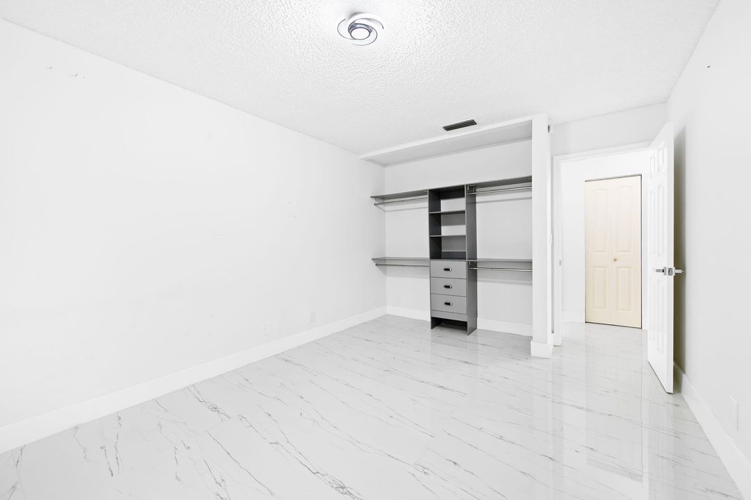 En Venta: $725,000 (4 camas, 2 baños, 2919 Pies cuadrados)