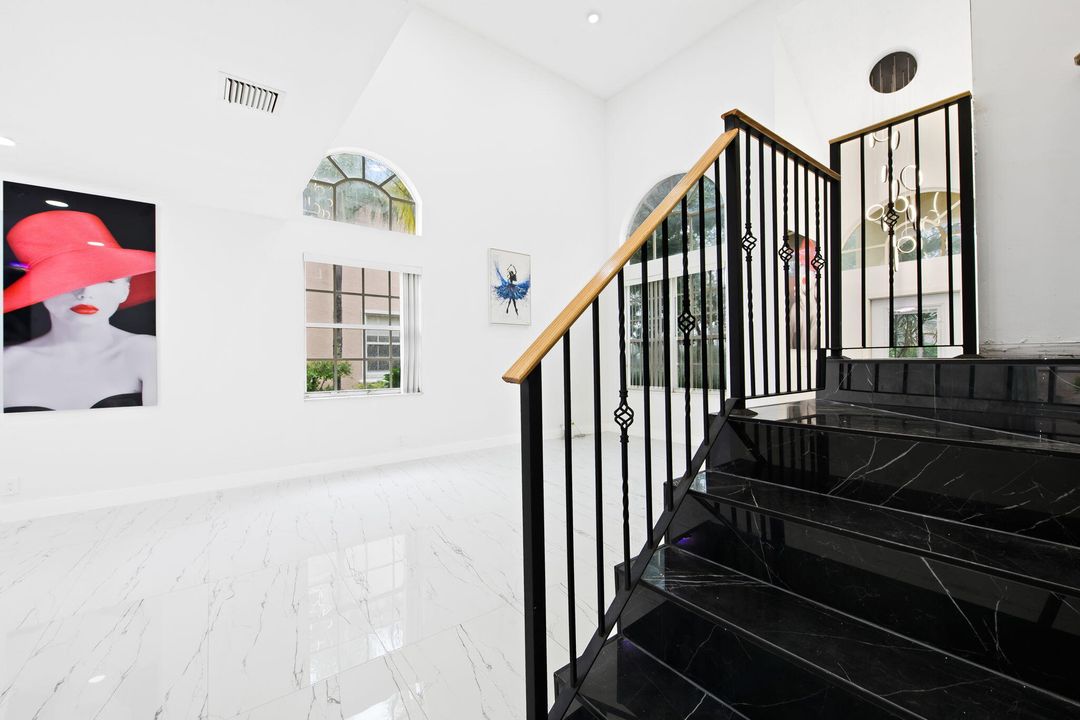 En Venta: $725,000 (4 camas, 2 baños, 2919 Pies cuadrados)