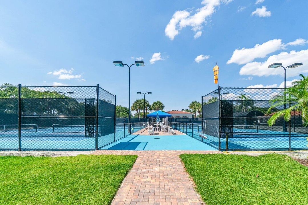 For Sale: $529,000 (3 beds, 2 baths, 1858 Square Feet)