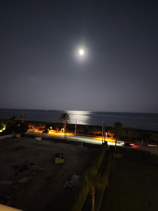 合同活跃: $2,999,999 (3 贝兹, 3 浴室, 2748 平方英尺)