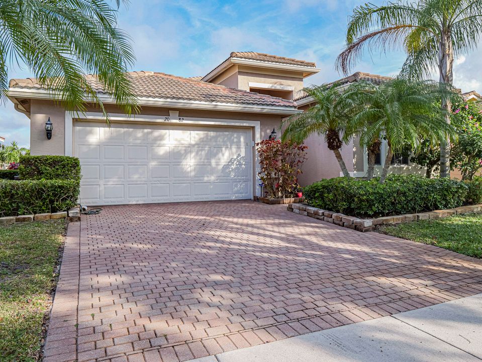 For Sale: $485,000 (3 beds, 2 baths, 2141 Square Feet)