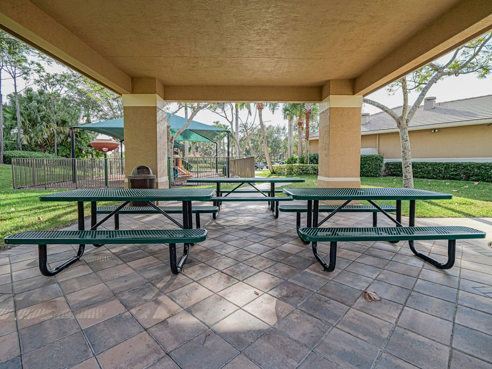 For Sale: $485,000 (3 beds, 2 baths, 2141 Square Feet)