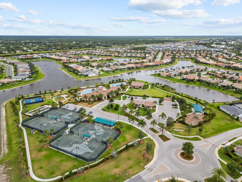 For Rent: $2,950 (3 beds, 2 baths, 1671 Square Feet)