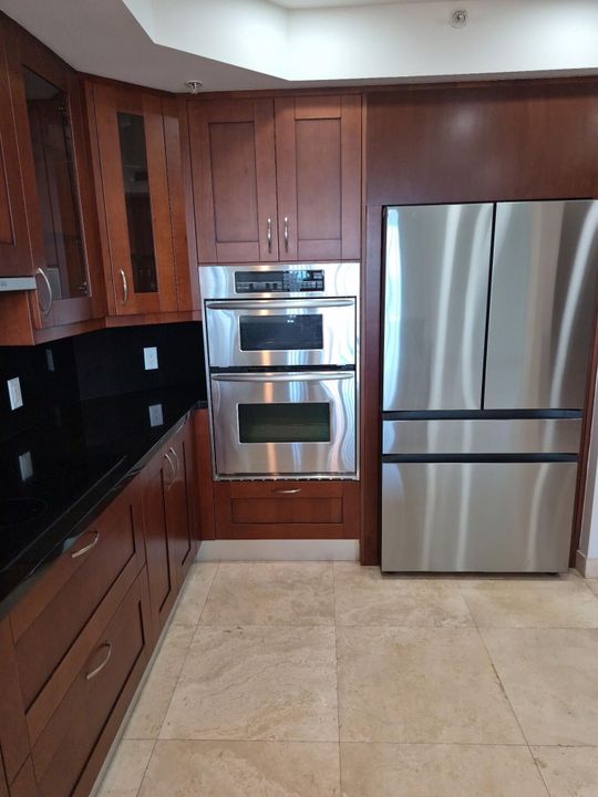 For Rent: $5,500 (2 beds, 2 baths, 1831 Square Feet)