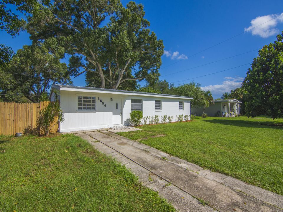 For Sale: $239,900 (3 beds, 1 baths, 1056 Square Feet)