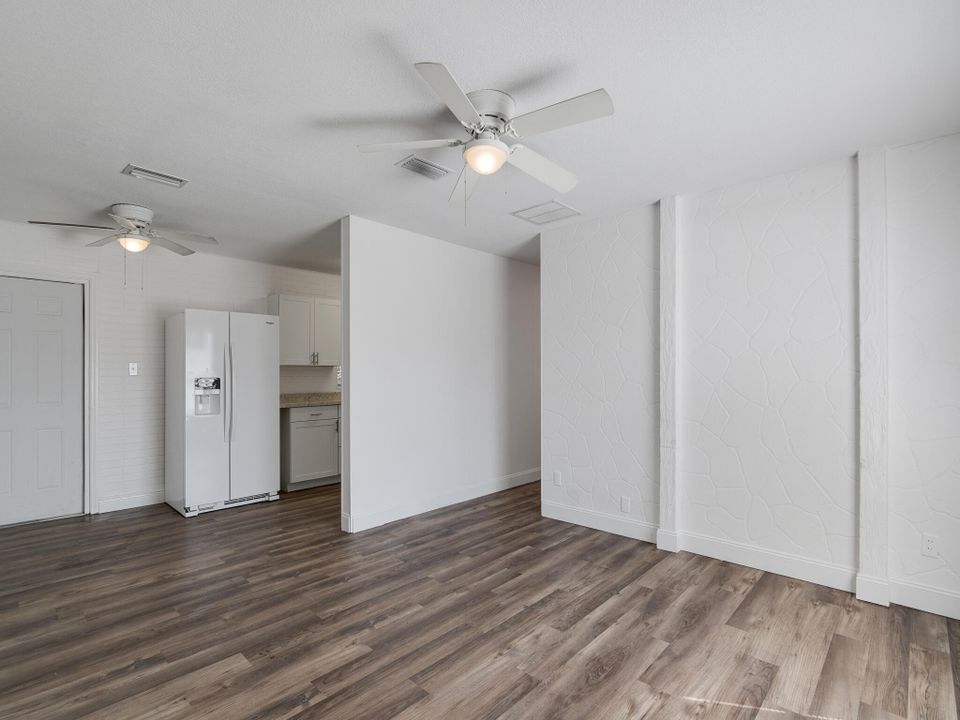 For Sale: $239,900 (3 beds, 1 baths, 1056 Square Feet)