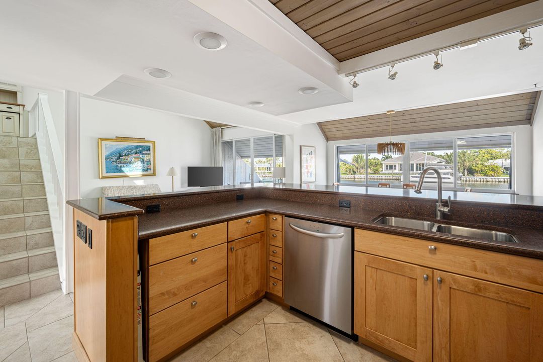 待售: $630,000 (2 贝兹, 2 浴室, 1654 平方英尺)