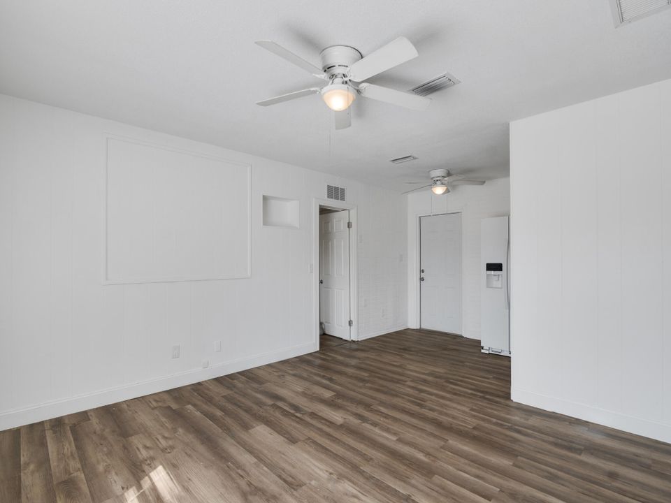 For Sale: $239,900 (3 beds, 1 baths, 1056 Square Feet)