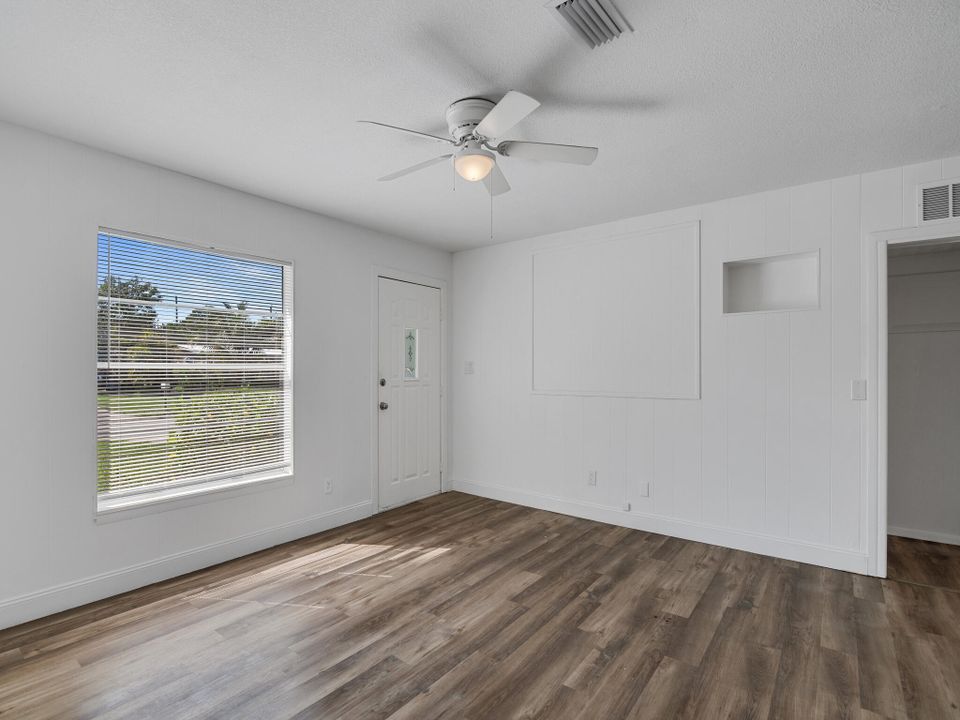 For Sale: $239,900 (3 beds, 1 baths, 1056 Square Feet)