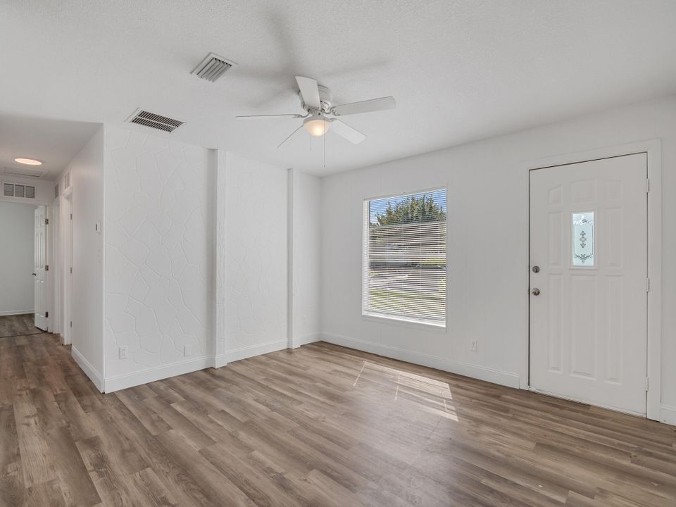 For Sale: $239,900 (3 beds, 1 baths, 1056 Square Feet)