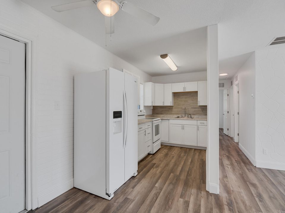 For Sale: $239,900 (3 beds, 1 baths, 1056 Square Feet)
