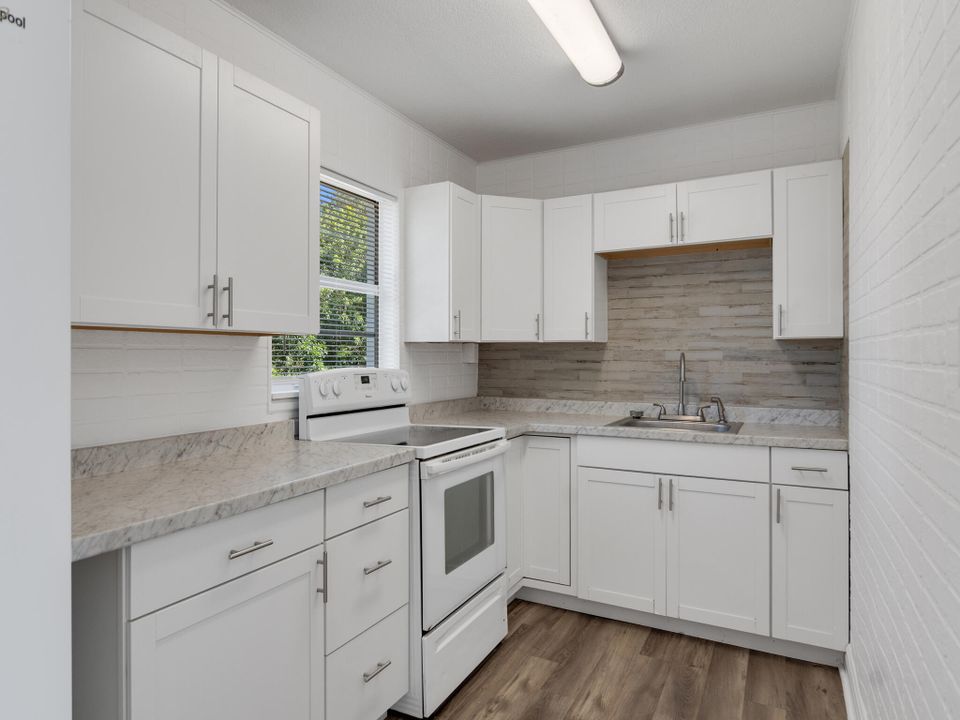 For Sale: $239,900 (3 beds, 1 baths, 1056 Square Feet)