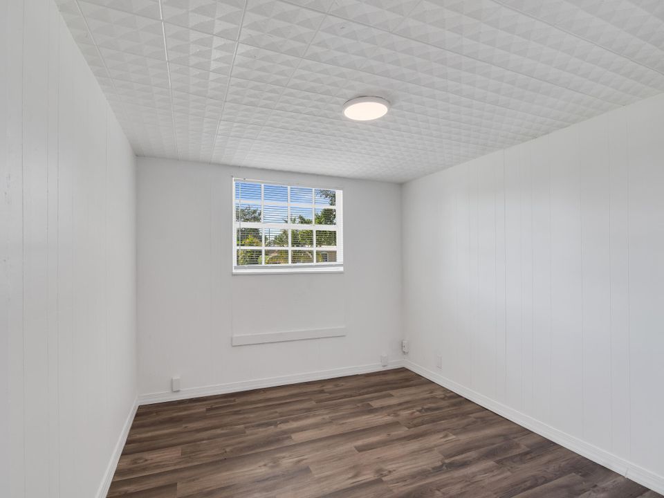 For Sale: $239,900 (3 beds, 1 baths, 1056 Square Feet)