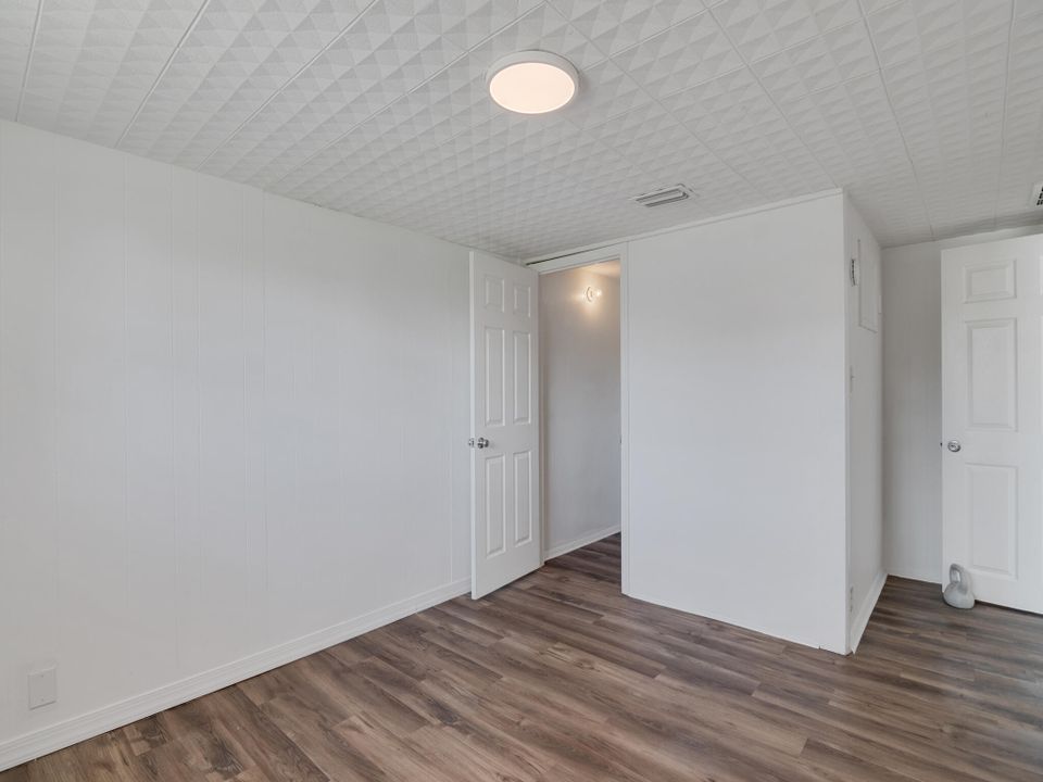 For Sale: $239,900 (3 beds, 1 baths, 1056 Square Feet)