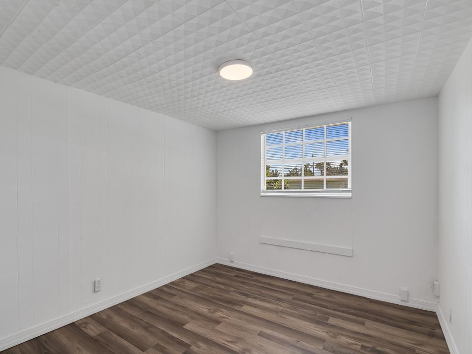 For Sale: $239,900 (3 beds, 1 baths, 1056 Square Feet)