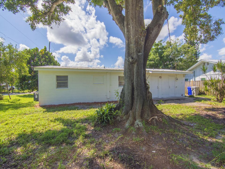 For Sale: $239,900 (3 beds, 1 baths, 1056 Square Feet)