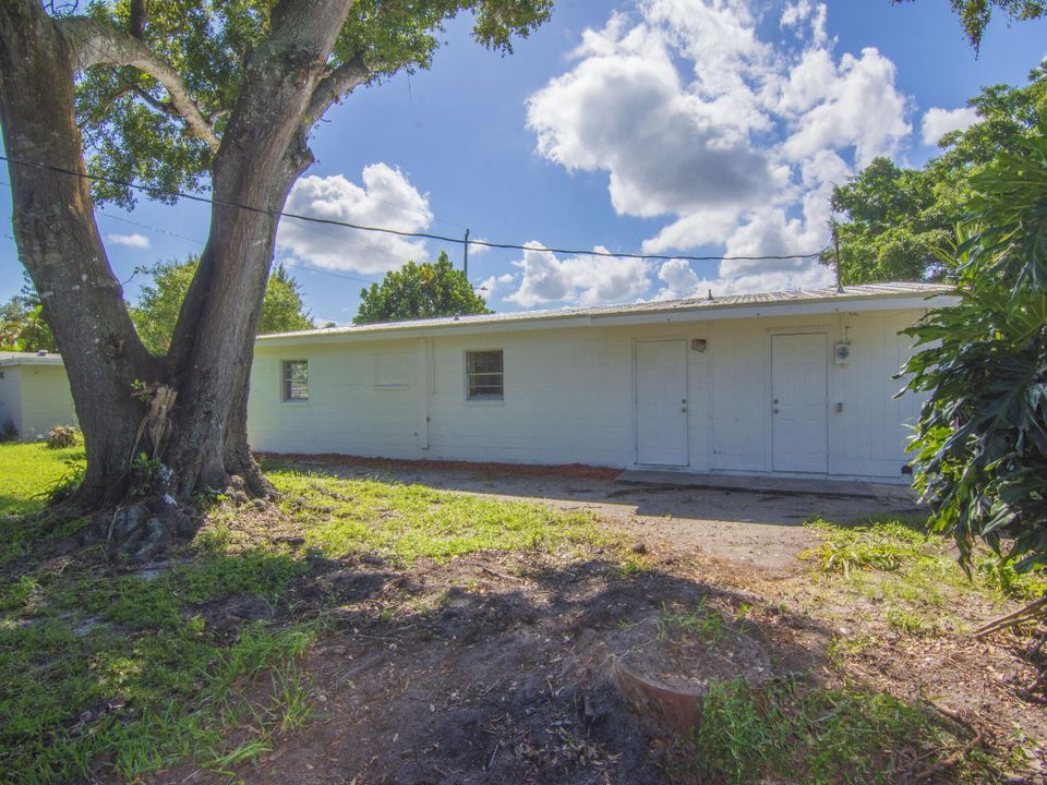 For Sale: $239,900 (3 beds, 1 baths, 1056 Square Feet)