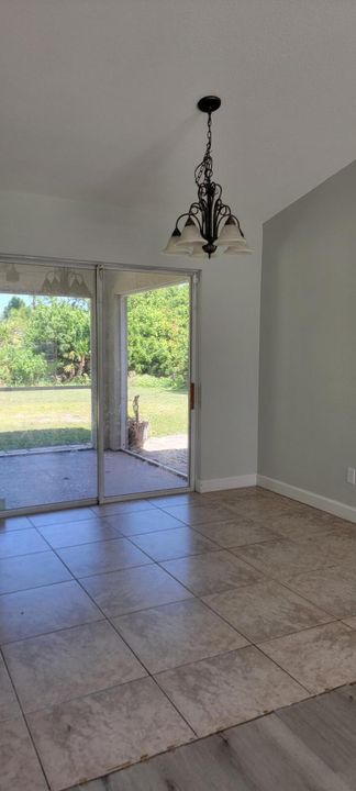 待售: $279,900 (3 贝兹, 2 浴室, 1240 平方英尺)