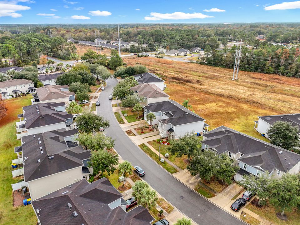 For Sale: $180,000 (2 beds, 3 baths, 1220 Square Feet)