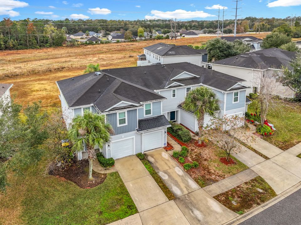 For Sale: $180,000 (2 beds, 3 baths, 1220 Square Feet)