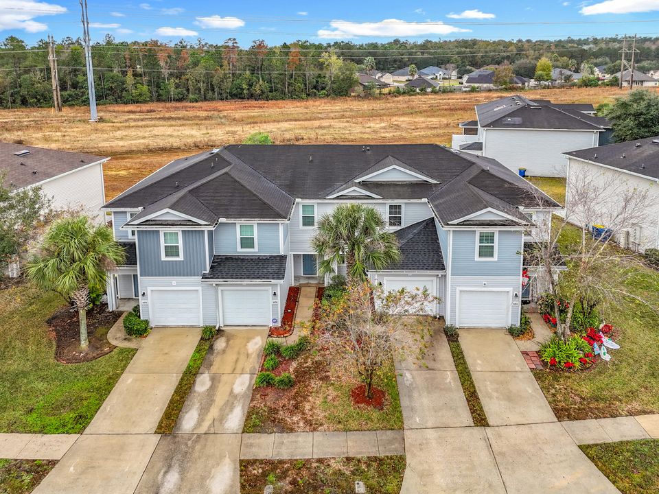 For Sale: $180,000 (2 beds, 3 baths, 1220 Square Feet)