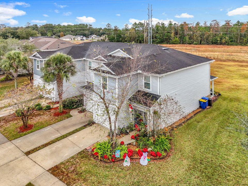 For Sale: $180,000 (2 beds, 3 baths, 1220 Square Feet)