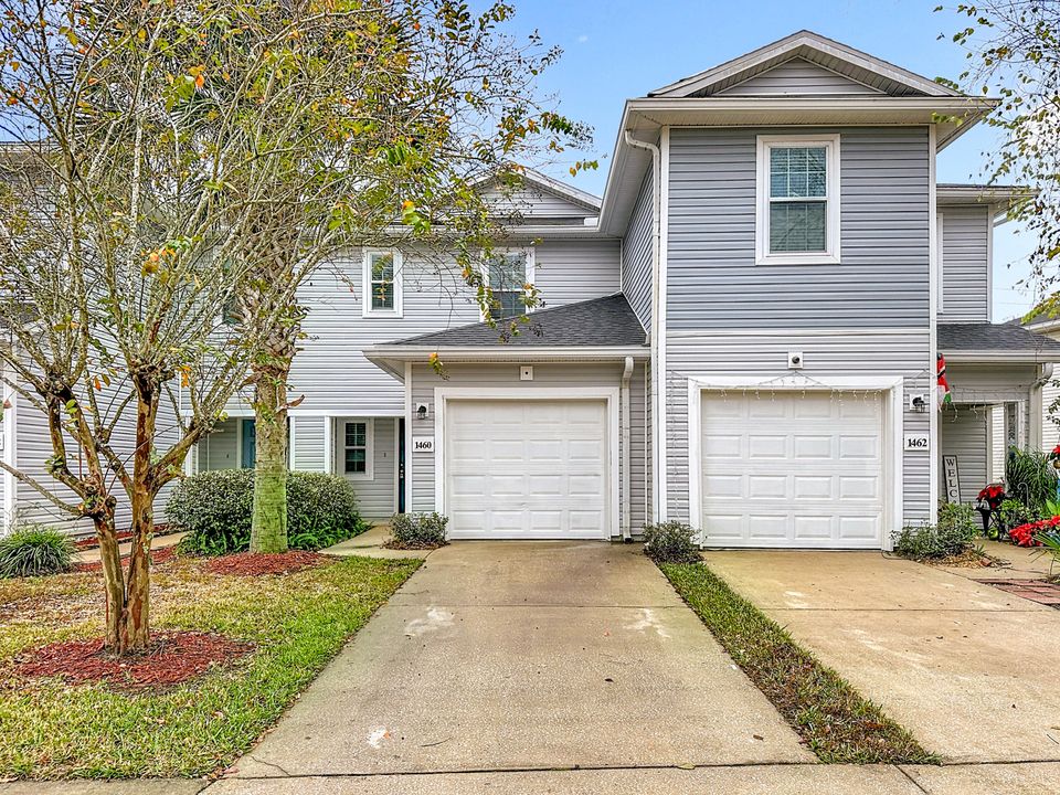 For Sale: $180,000 (2 beds, 3 baths, 1220 Square Feet)