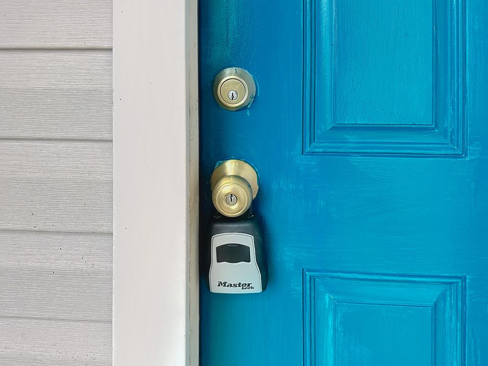 For Sale: $180,000 (2 beds, 3 baths, 1220 Square Feet)