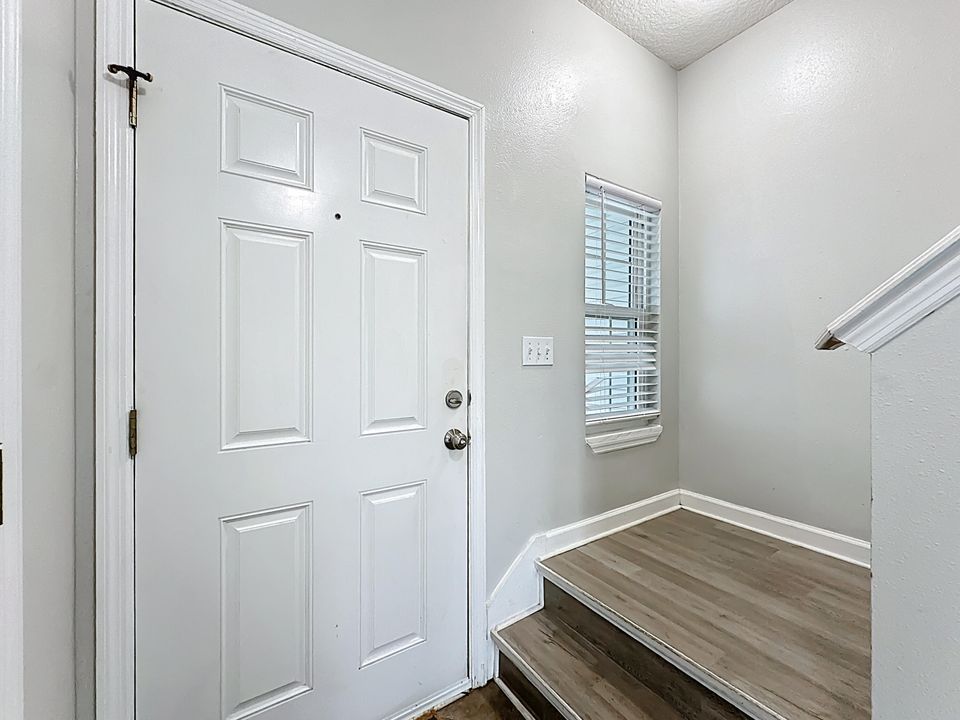 For Sale: $180,000 (2 beds, 3 baths, 1220 Square Feet)