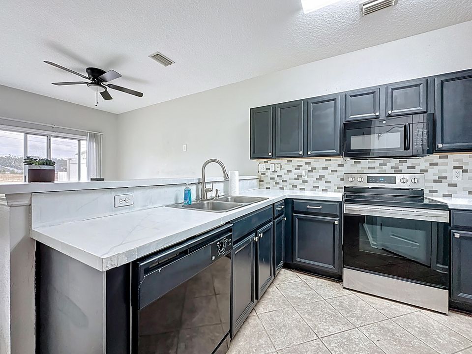 For Sale: $180,000 (2 beds, 3 baths, 1220 Square Feet)