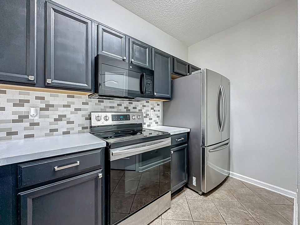 For Sale: $180,000 (2 beds, 3 baths, 1220 Square Feet)