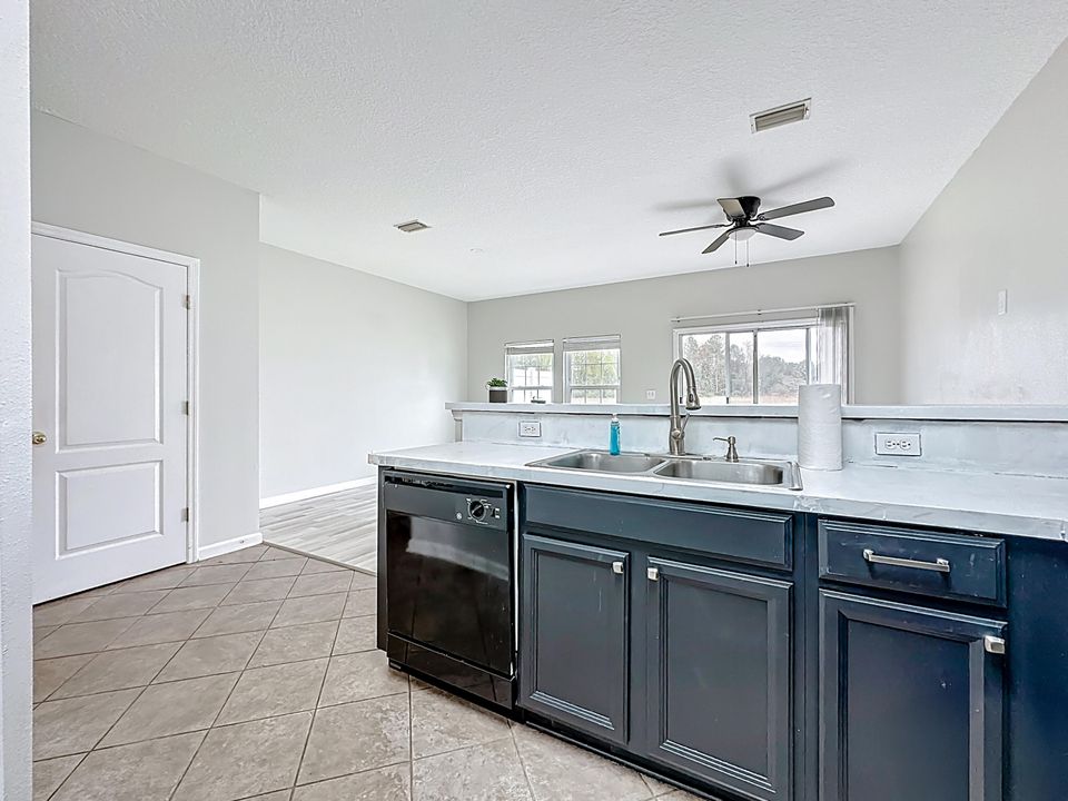 For Sale: $180,000 (2 beds, 3 baths, 1220 Square Feet)