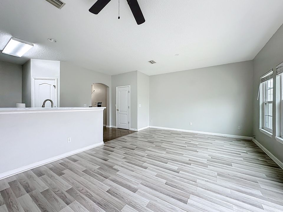 For Sale: $180,000 (2 beds, 3 baths, 1220 Square Feet)