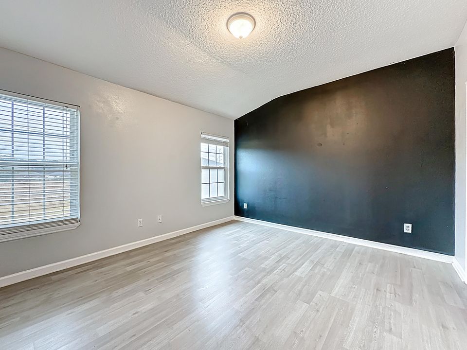 For Sale: $180,000 (2 beds, 3 baths, 1220 Square Feet)