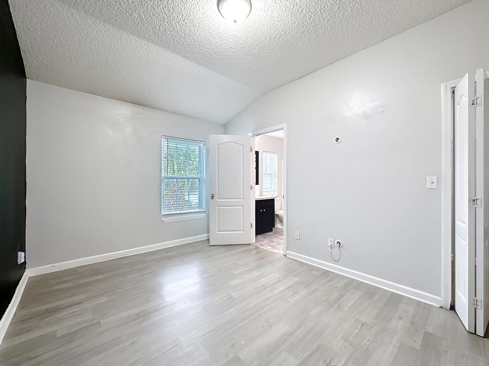 For Sale: $180,000 (2 beds, 3 baths, 1220 Square Feet)