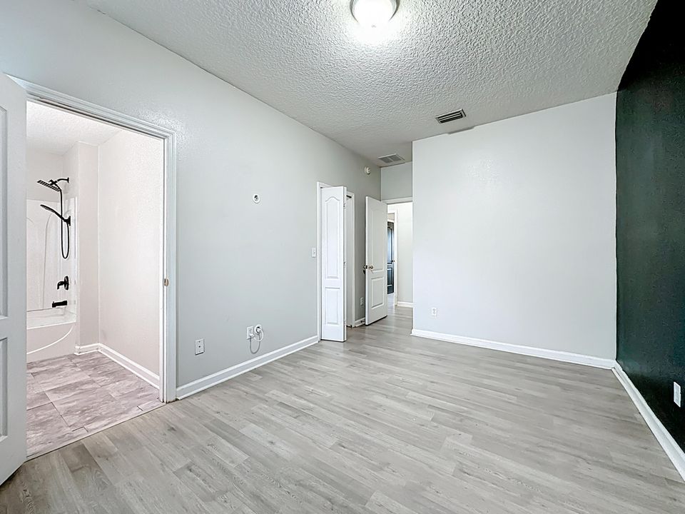 For Sale: $180,000 (2 beds, 3 baths, 1220 Square Feet)