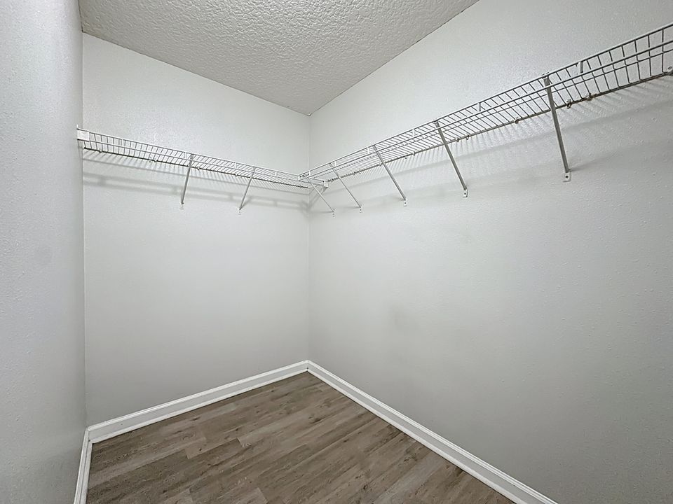 For Sale: $180,000 (2 beds, 3 baths, 1220 Square Feet)