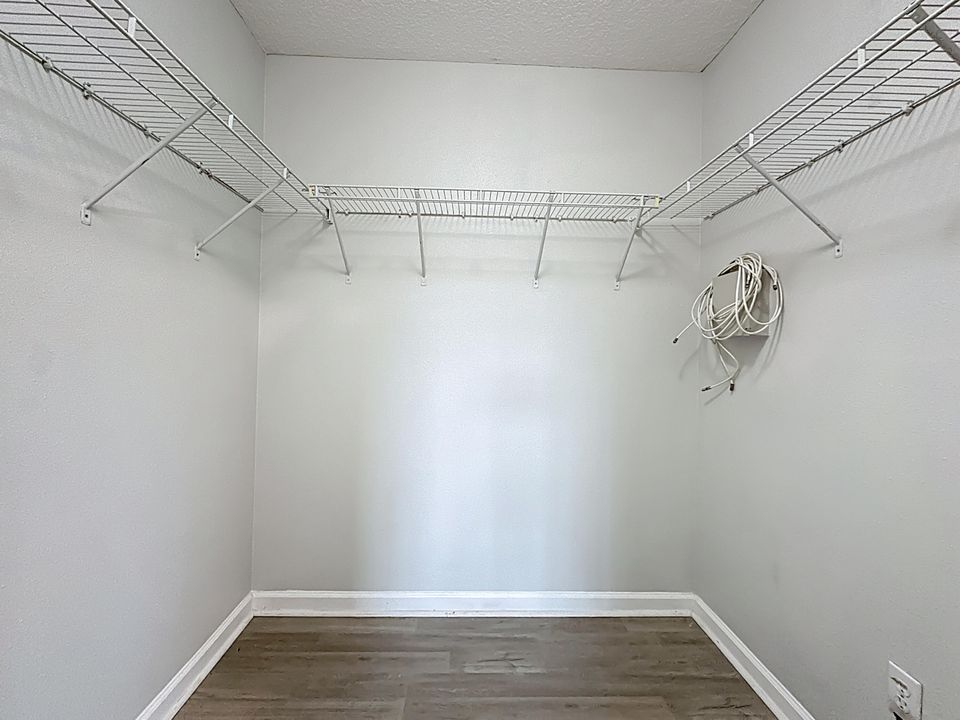 For Sale: $180,000 (2 beds, 3 baths, 1220 Square Feet)