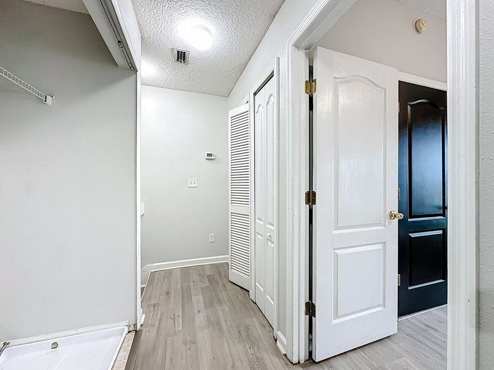 For Sale: $180,000 (2 beds, 3 baths, 1220 Square Feet)