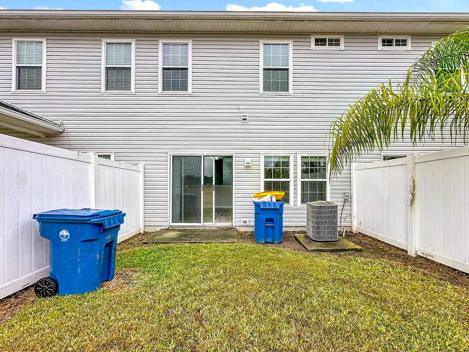 For Sale: $180,000 (2 beds, 3 baths, 1220 Square Feet)